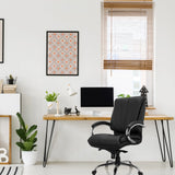 Svart snurrstol XXL H 100 i konstläder vid ett skrivbord från hjh OFFICE