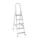 Silverfärgad fällbar stege SOLID III i aluminium med fem steg och handtag från hjh OFFICE – 360-gradersvy (framifrån 20°)