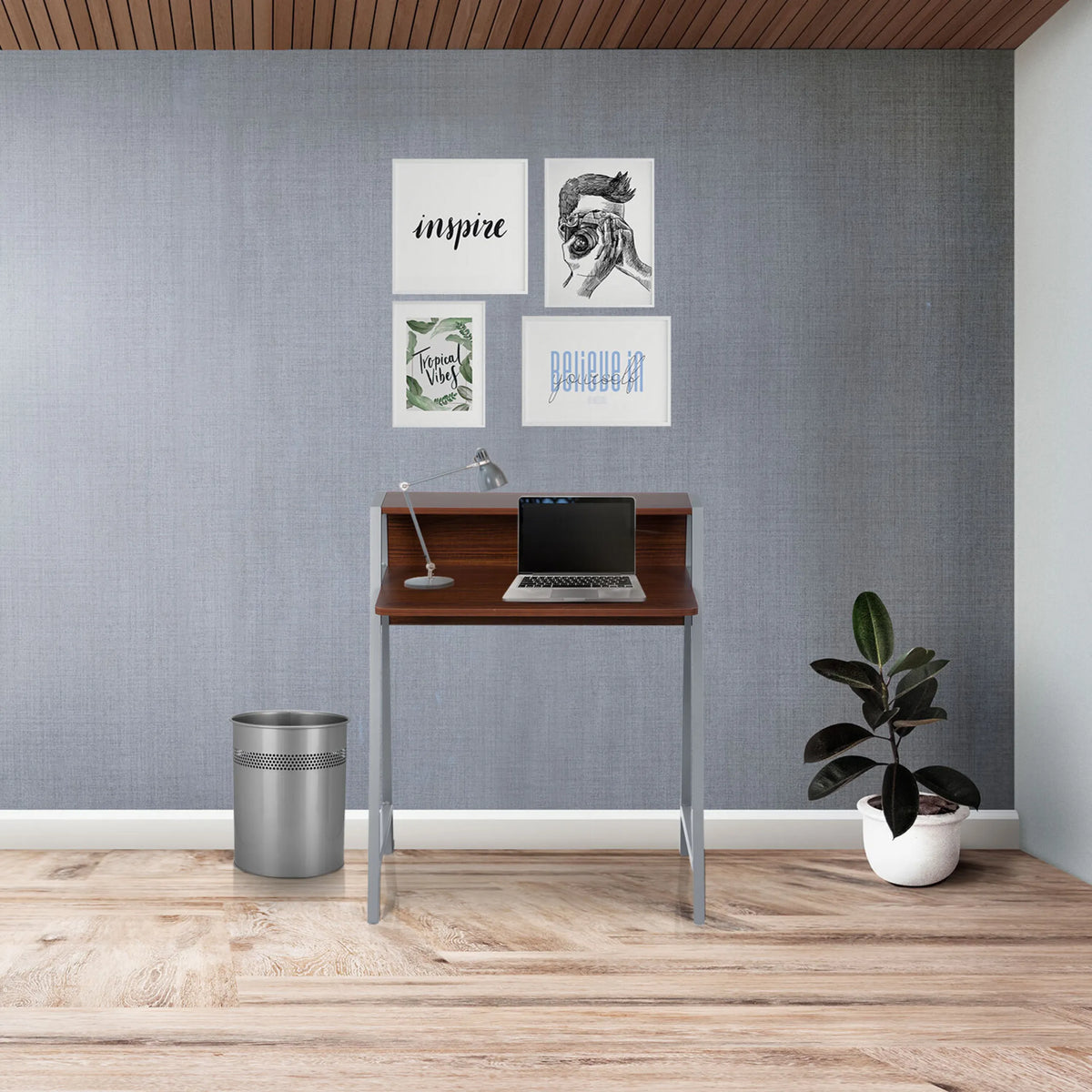 Skrivbord DUMONT i valnöt med mått 78 x 50,5 cm och silverfärgade ben från hjh OFFICE