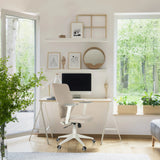 Beige COSIO II Home Office kontorsstol med armstöd vid ett skrivbord i ett ljust rum från hjh OFFICE