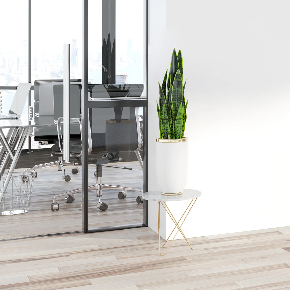 Grön konstgjorda växter SANSEVIERIA i en vit kruka på ett sidobord från hjh OFFICE