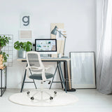 Home Office kontorsstol MIKO W ECO i grått med nätryggstöd och vita armstöd från hjh OFFICE