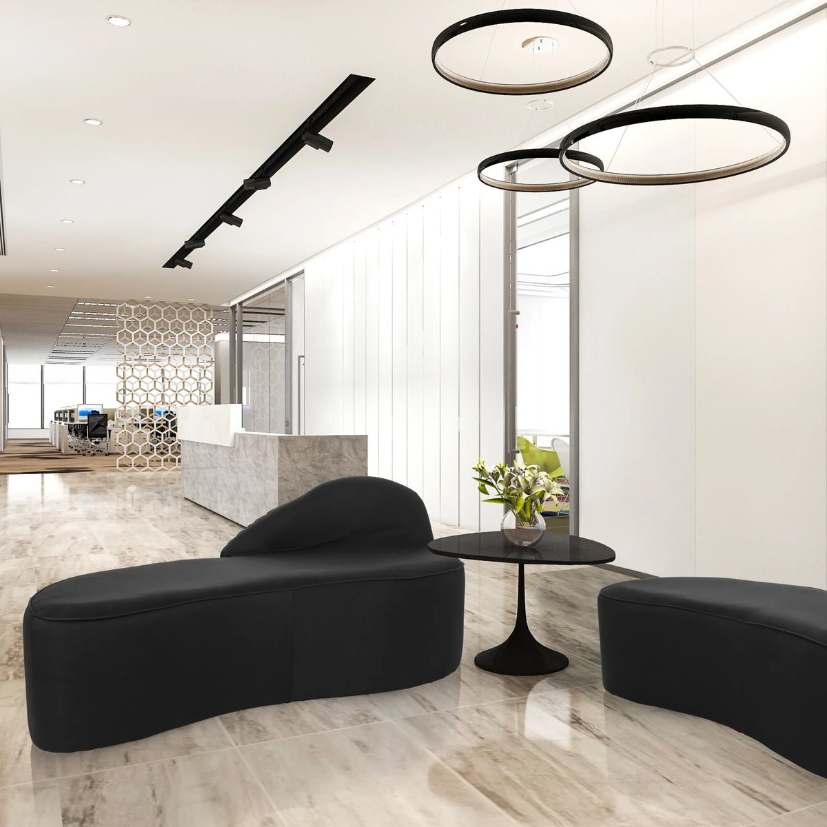 Svart loungesoffa BARACOA i en modern kontorsmiljö med ett sidobord från hjh OFFICE