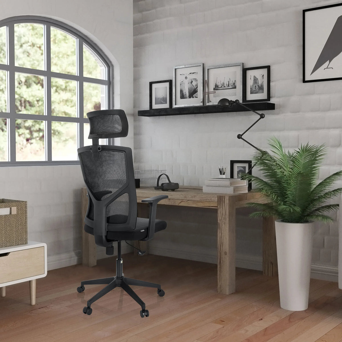 Svart Home Office kontorsstol BRETON B med nackstöd och nätrygg från hjh OFFICE
