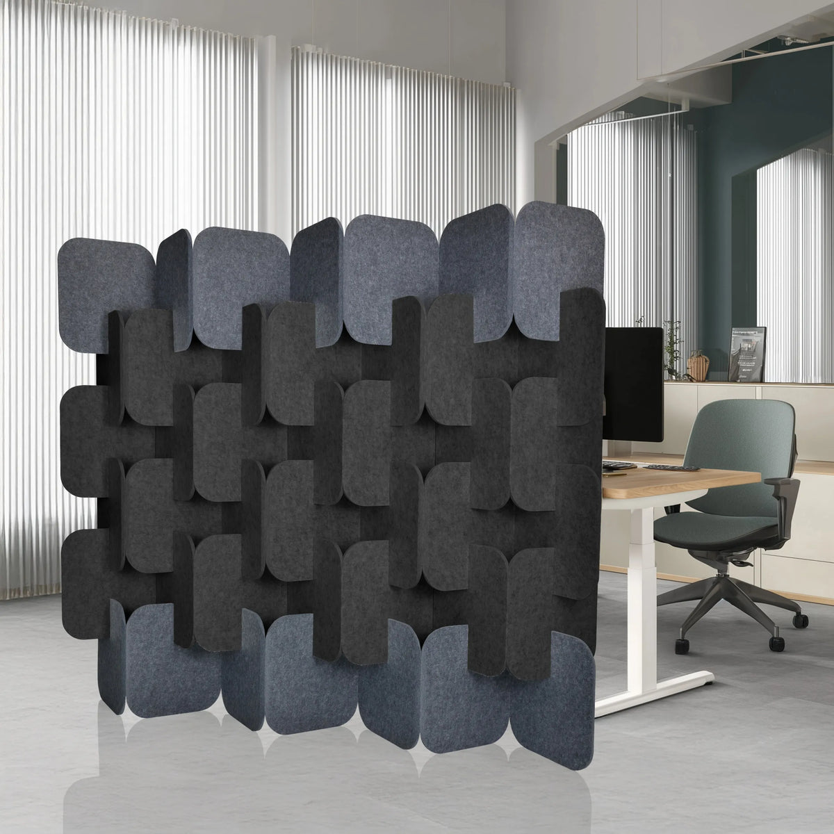 Grå och mörkgrå skärmvägg FLEXMIUT PLUG bestående av sex element i förskjuten placering från hjh OFFICE
