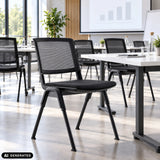Besökarstol MEET WA i svart med nätryggstöd i ett mötesrum från hjh OFFICE (AI-genererad bild)
