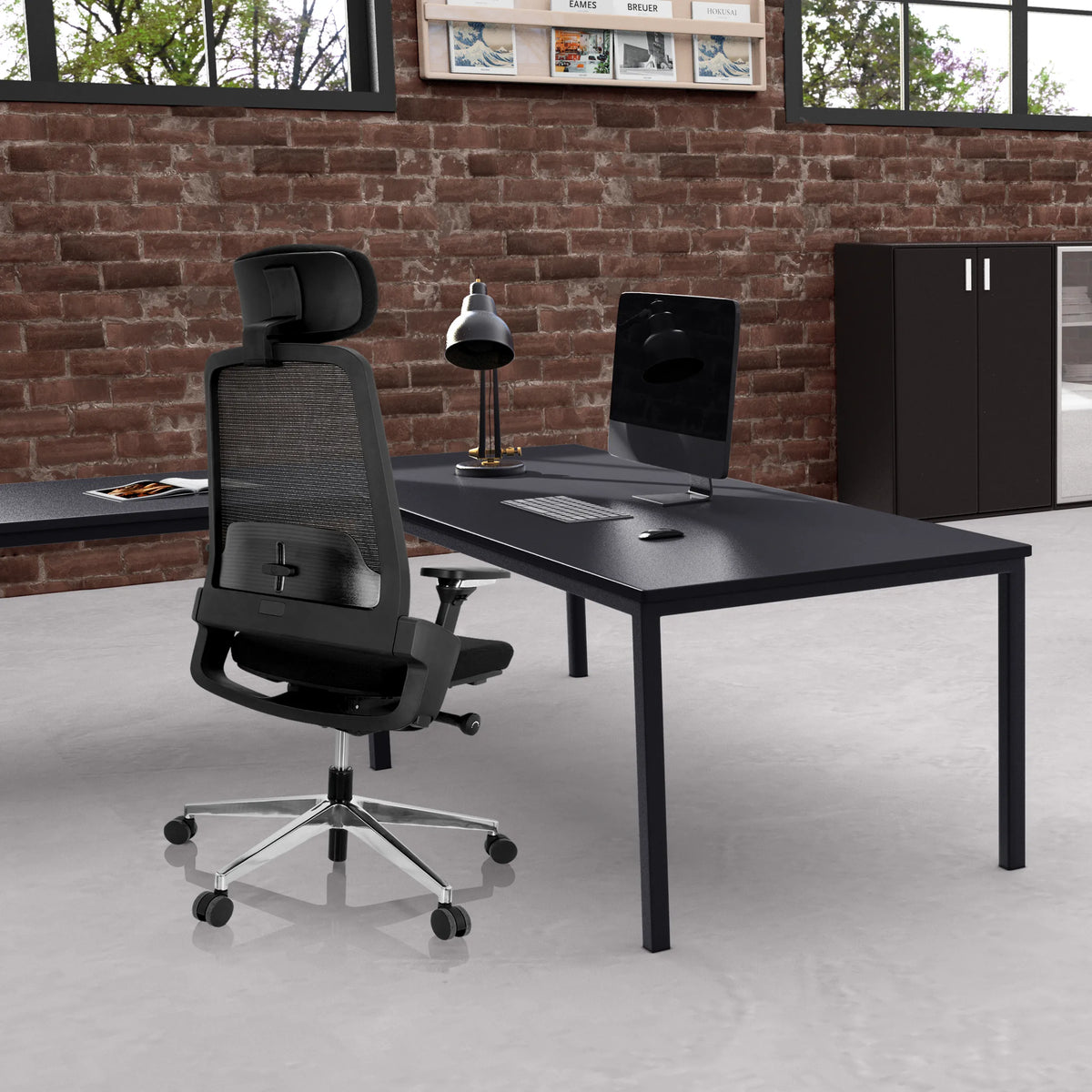 Svart Professionell kontorsstol BRACIO med nätryggstöd och nackstöd från hjh OFFICE