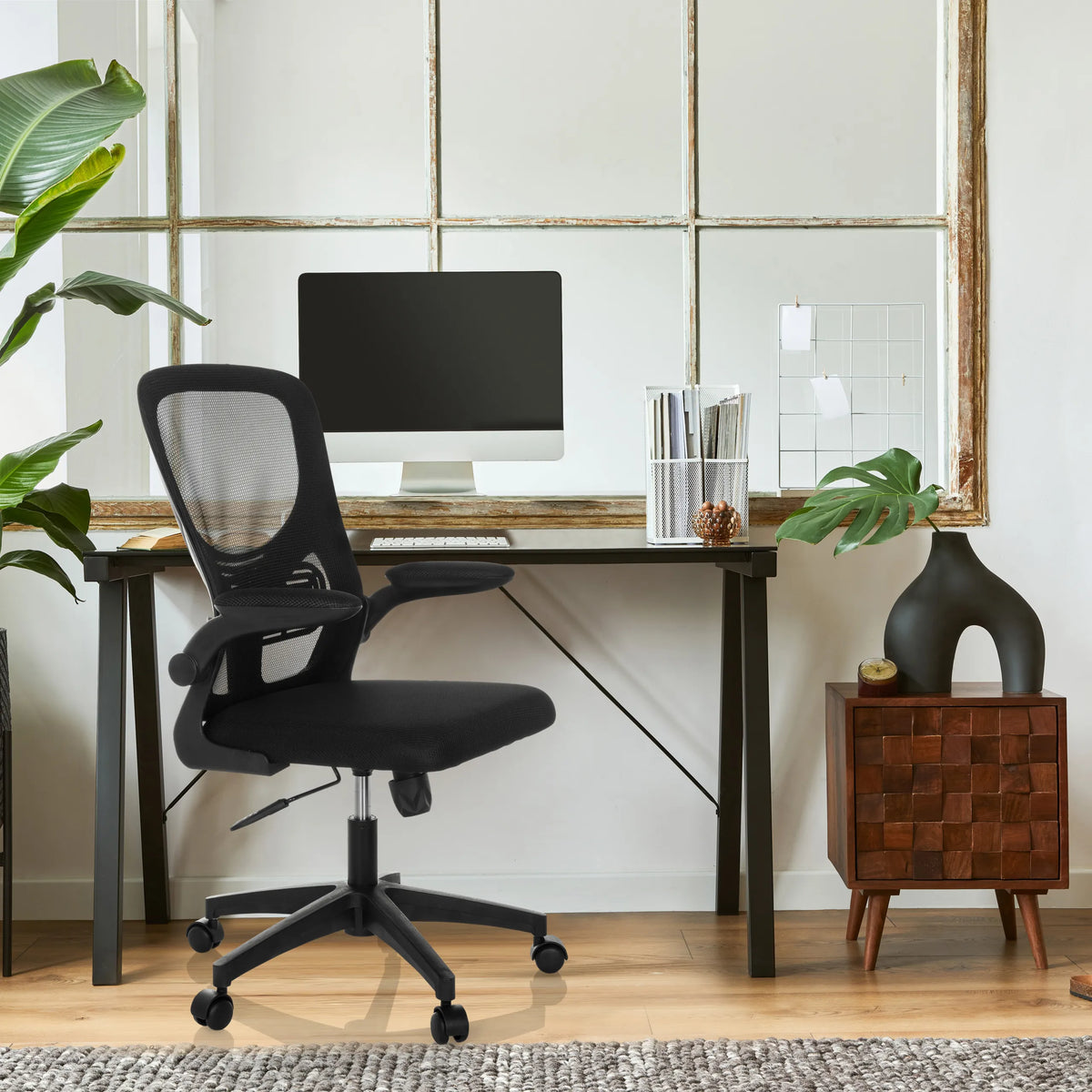 Svart Home Office kontorsstol BELIO med nätryggstöd och hjul från hjh OFFICE