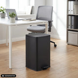 Svart papperskorg Clean Step 3 med 50 liters kapacitet och fotpedal från hjh OFFICE (AI-genererad bild)