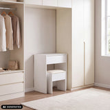 Vitt Glamdesk sminkbord med pall i en garderobsnisch från hjh LIVING (AI-genererad bild)