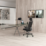 Svart professionell kontorsstol NOVA i läder vid ett skrivbord i ett modernt utformat kontor från hjh OFFICE
