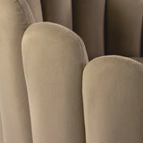 Beige tygbeklädnad med sömdetalj på matstolen SCALLORE från hjh LIVING