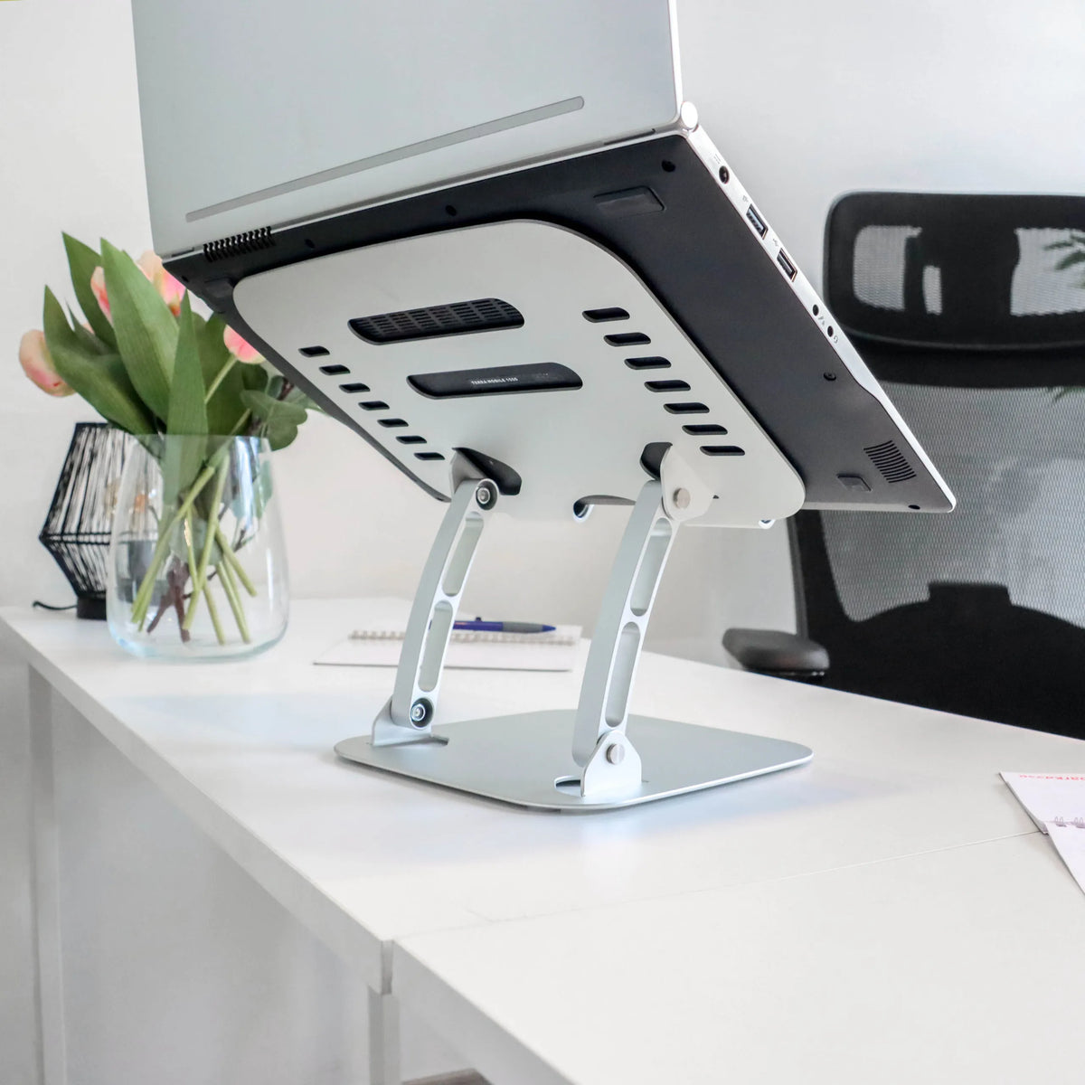Silverfärgat stativ till Underlägg för bärbar dator LAPTOP STAND från hjh OFFICE