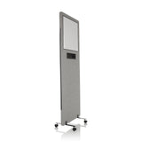 Ljusgrå skärmvägg FLEXMIUT WB med integrerad whiteboard och hjul från hjh OFFICE – 360-gradersvy (snett framifrån 60°)