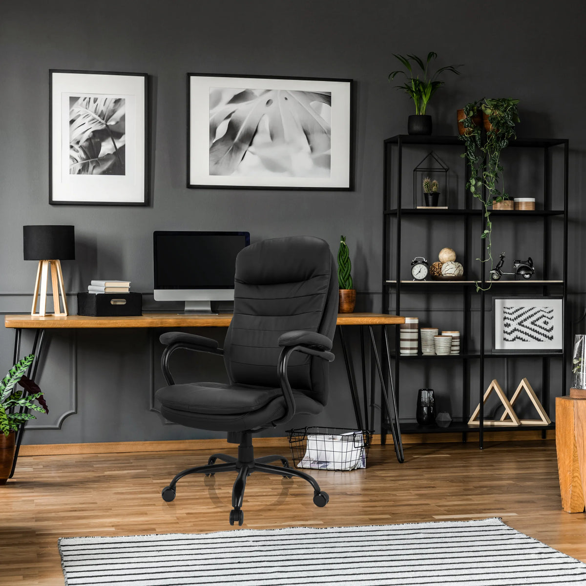 Svart snurrstol RELAX XXL B i konstläder med armstöd och hjul från hjh OFFICE