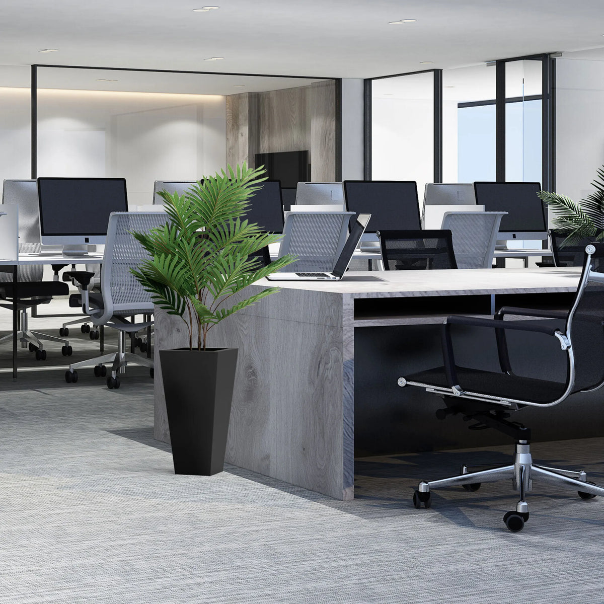 Grön konstgjorda växter ARECA i en svart, kvadratisk kruka från hjh OFFICE