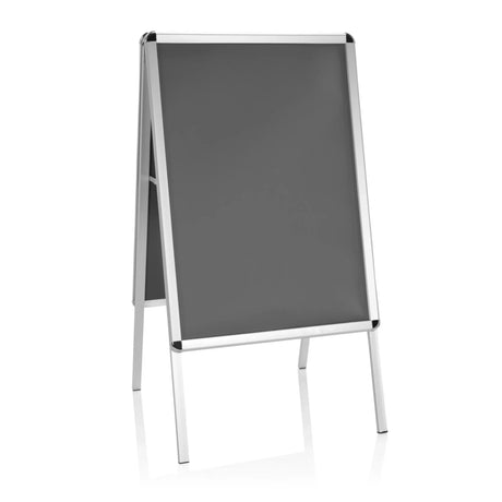 Trottoarpratare AGENDA II i silverfärgad aluminium med svart yta från hjh OFFICE