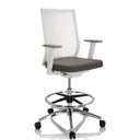 Grå Bardiskstol ASPEN WORK W med vitt nätryggstöd och ett fotstöd i krom från hjh OFFICE