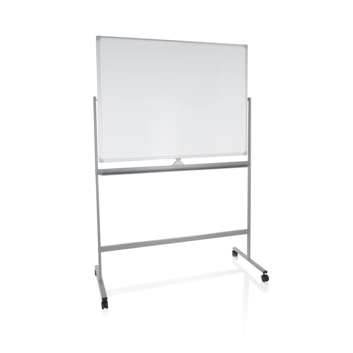 Vit whiteboard MULTIBOARD I med silverfärgat stativ och hjul från hjh OFFICE – 360-gradersvy (framifrån 17°)