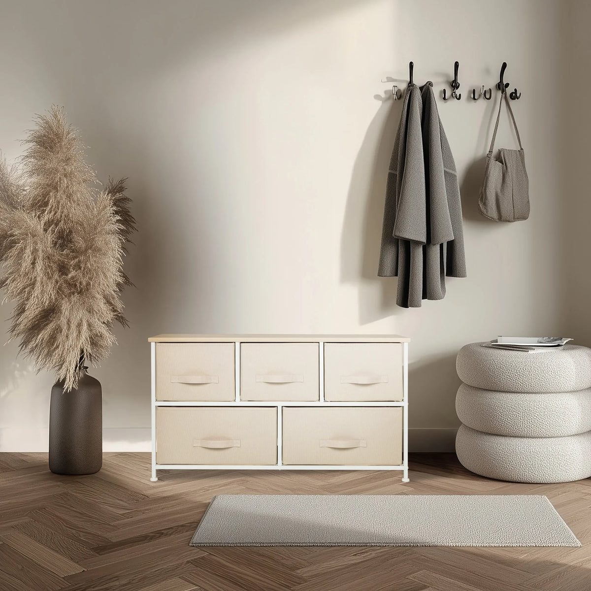 Beige Byrå FOLDAR med fem tyglådor och vit ram från hjh LIVING