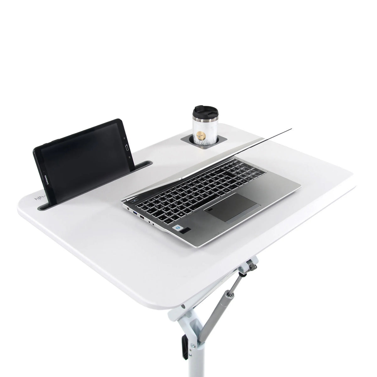 Vit arbetsskiva på STAND VM-SU I ståskrivbord med bärbar dator, surfplatta och mugghållare från hjh OFFICE