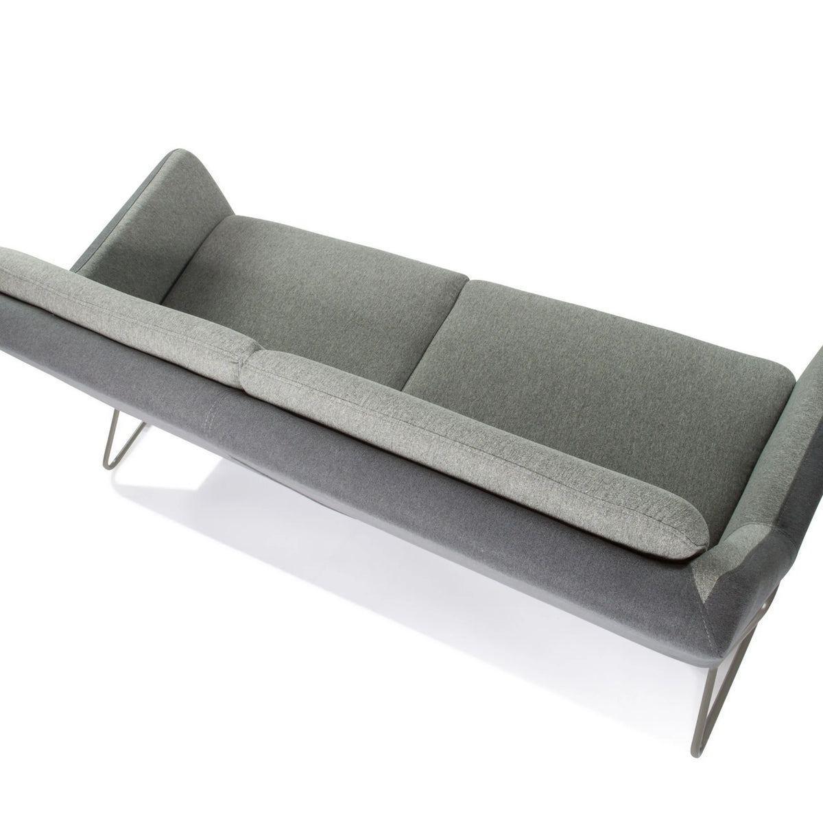 Ljusgrå-mörkgrå Loungesoffa LAGUN som tresitssoffa med slanka metallben från hjh OFFICE