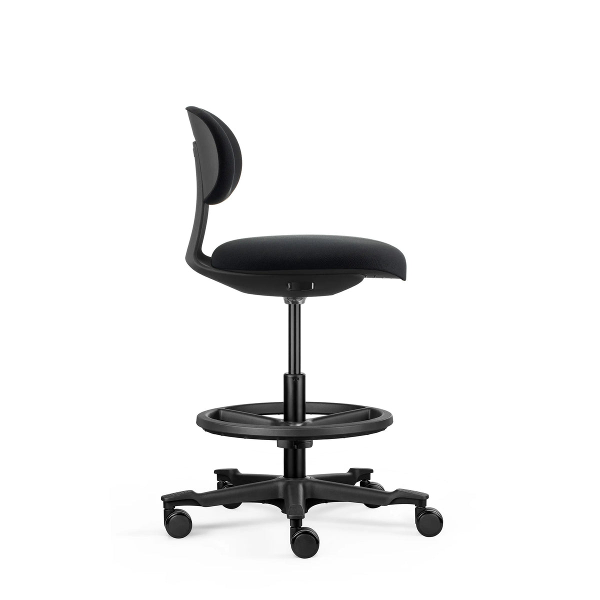 Svart Arbetsstol WORK MF2 med fotring och stjärnfot med hjul från hjh OFFICE