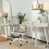 Grå Home Office kontorsstol PROFONDO ECO W med armstöd och hjul i ett ljust rum från hjh OFFICE