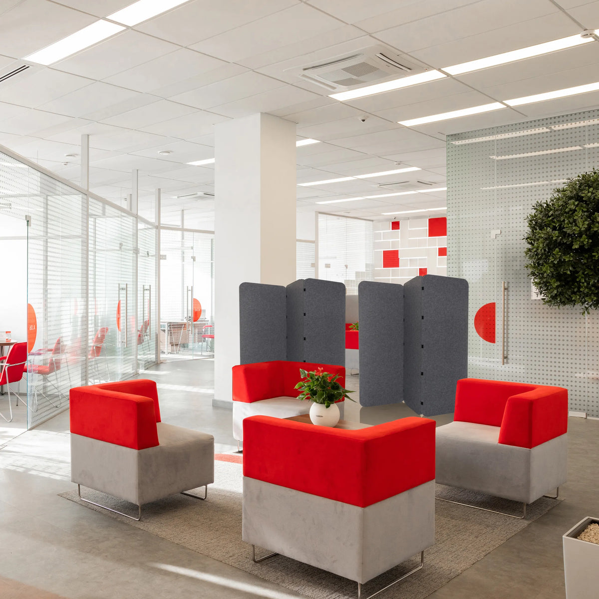 Grå FLEXMIUT EL skärmväggar som rumsavdelare i ett modernt kontor från hjh OFFICE