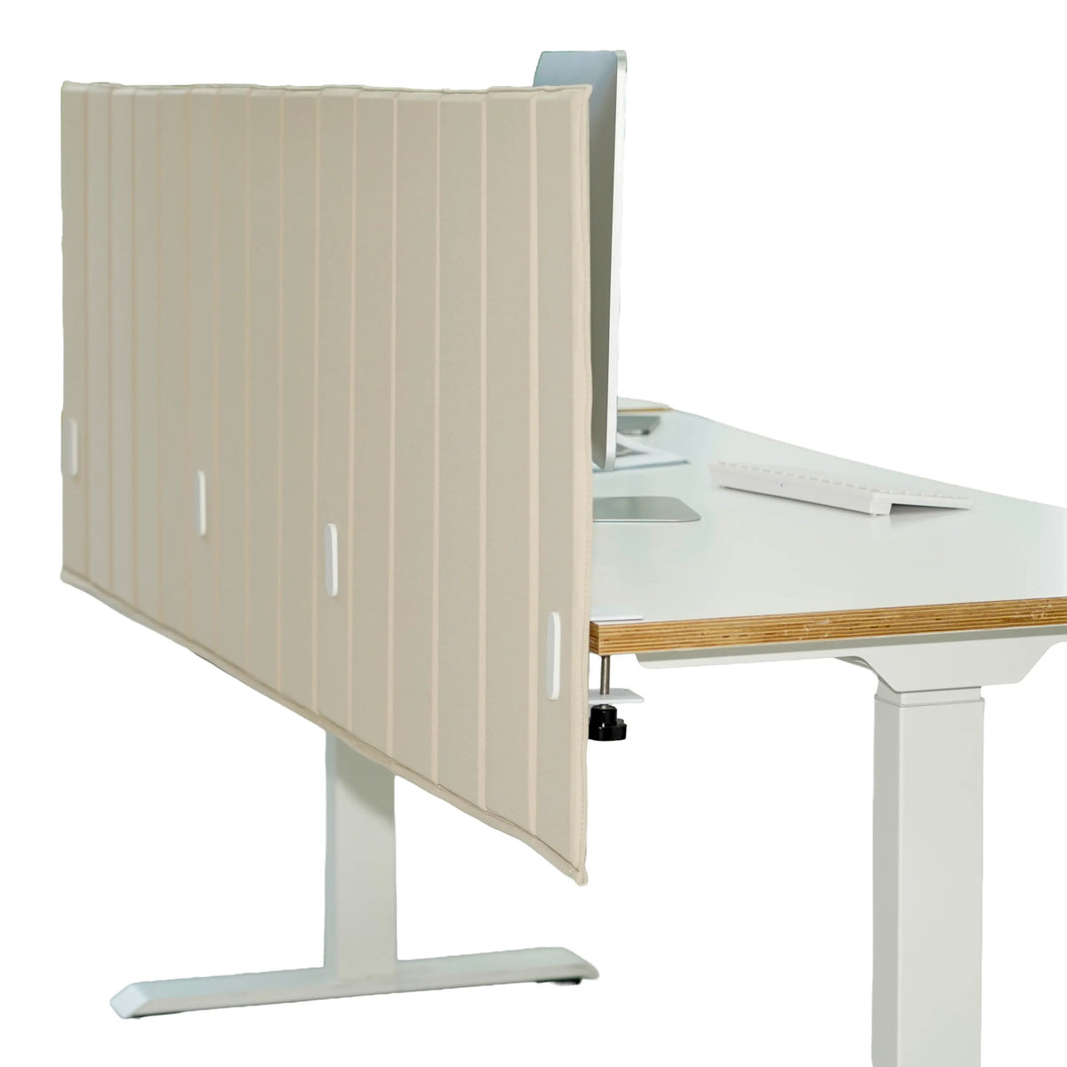 Beige bordsskärmvägg FLEXMIUT ROLL med vertikala sömmar på ett skrivbord från hjh OFFICE