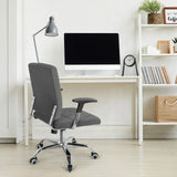 Home Office chefsfåtölj CHARLES I i mörkgrått med kromad fotkors och armstöd framför ett skrivbord från hjh OFFICE