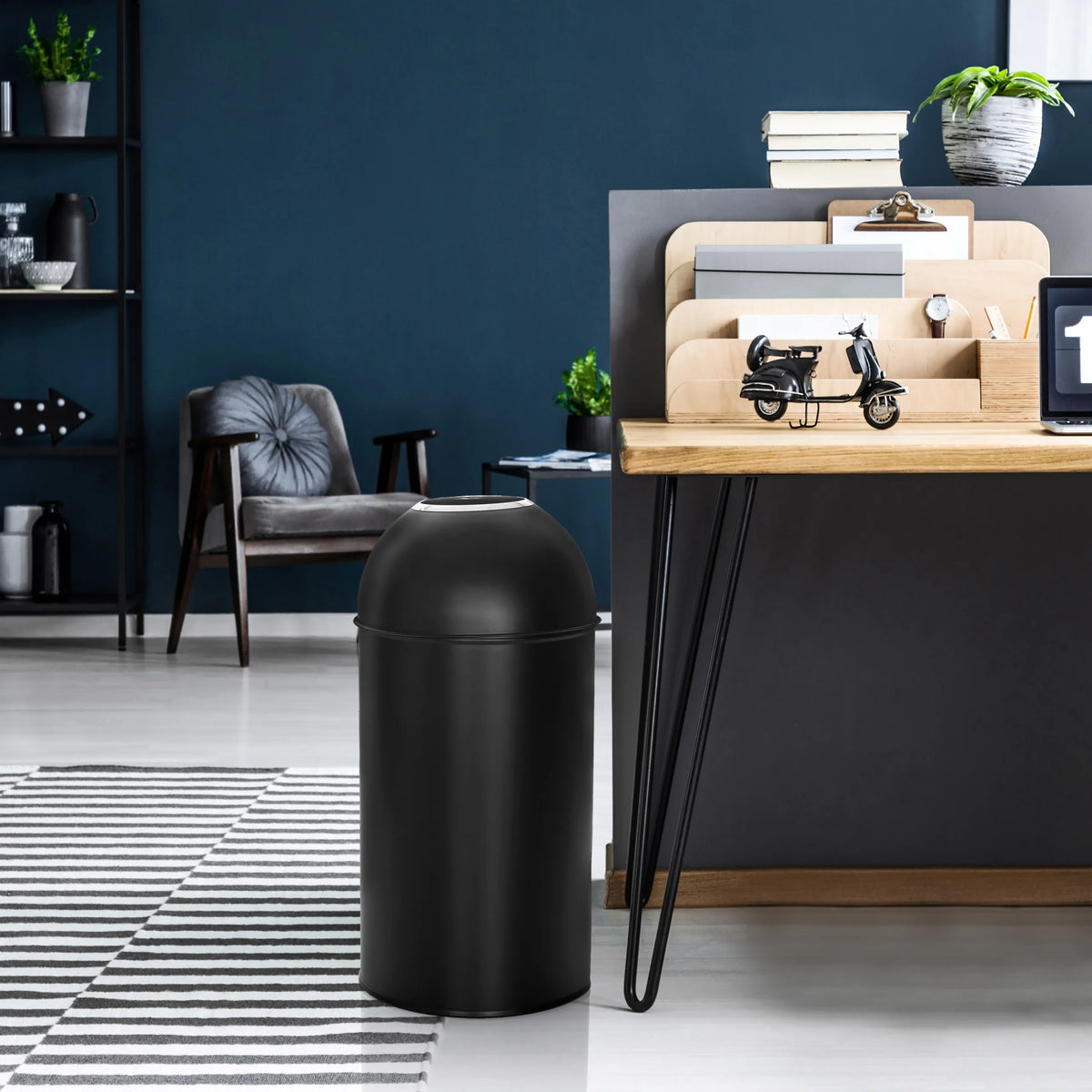 Svart papperskorg CLEAN OR 50 med 50 liters volym från hjh OFFICE