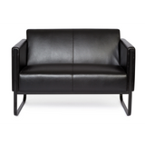 Svart loungesoffa BALI BLACK som tvåsitssoffa med armstöd och metallstomme från hjh OFFICE – 360-gradersvy (framifrån 0°)