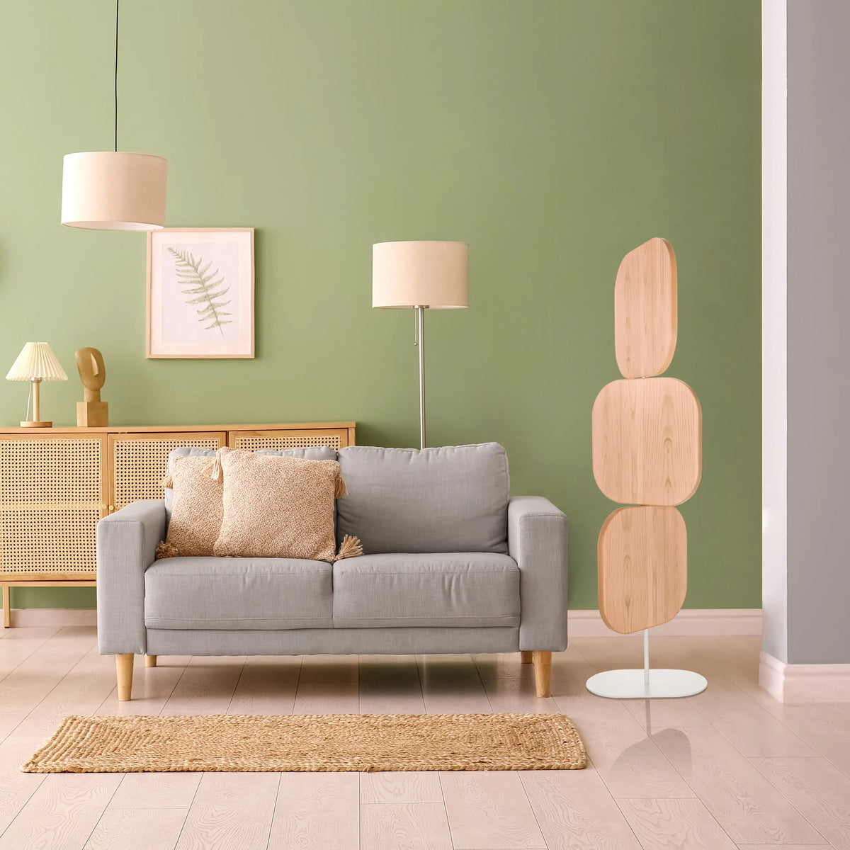 Beige skärmvägg FLEXMIUT W med tre rundade träelement på en vit bas från hjh OFFICE