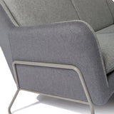 Armstöd och grått tygöverdrag på loungesoffa LAGUN med grå metallram från hjh OFFICE