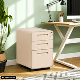 Beige COLOR PLUS I rullcontainer i metall med tre lådor och hjul från hjh OFFICE (AI-genererad bild)