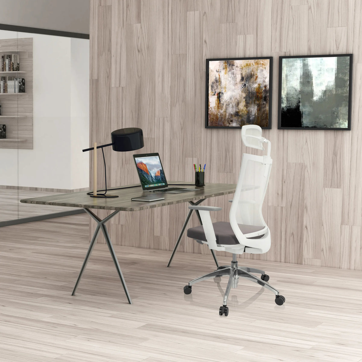 Professionell kontorsstol ASPEN WHITE PRO i grått och vitt vid ett skrivbord från hjh OFFICE