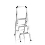 Silverfärgad fällbar stege SOLID V i aluminium med tre steg och handtag från hjh OFFICE – 360-gradersvy (framifrån 20°)