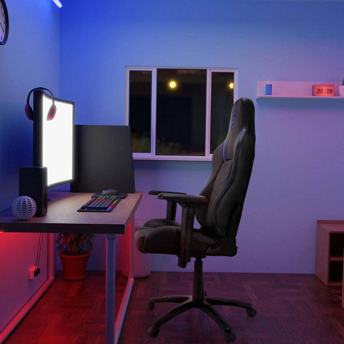 Spelstol GAMEBREAKER POLARYS I i grått och blått vid ett skrivbord med monitor och tangentbord från hjh OFFICE
