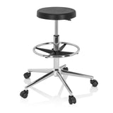 Svart Svängbar stol TOP WORK 14 I med fotring och femhjulig stjärnfot från hjh OFFICE – 360-gradersvy (framifrån 20°)