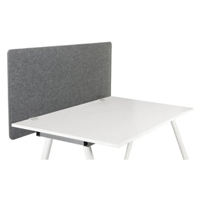 Grå rektangulär bordsskärmvägg FLEXMIUT 3D på ett vitt skrivbord från hjh OFFICE