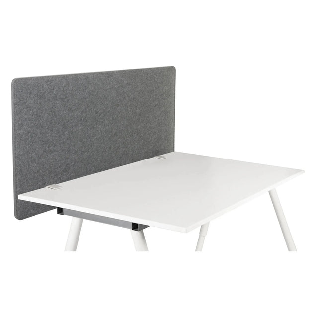 Grå rektangulär bordsskärmvägg FLEXMIUT 3D på ett vitt skrivbord från hjh OFFICE
