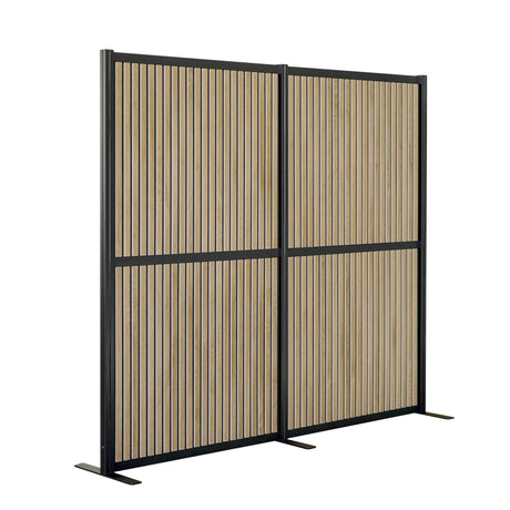Skärmvägg FLEXMIUT MODUL med bruna träribbor och svart metallram från hjh OFFICE