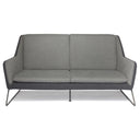 Ljusgrå loungesoffa LAGUN med mörkgrå accenter och smala metallben från hjh OFFICE