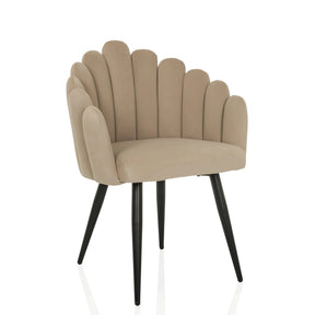 Beige matstol SCALLORE med snäckformat ryggstöd och svarta ben från hjh LIVING
