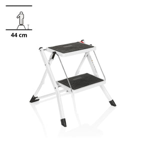Vit fällbar stege SOLID W1 med två svarta steg och en höjd på 44 cm från hjh OFFICE