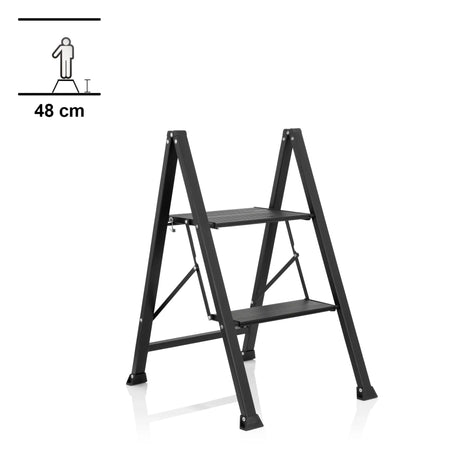 Svart fällbar stege SOLID W5 med två steg och en höjd på 48 cm från hjh OFFICE