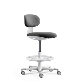 Arbetsstol WORK MF2 W i mörkgrå med vit stjärnfot och fotring från hjh OFFICE