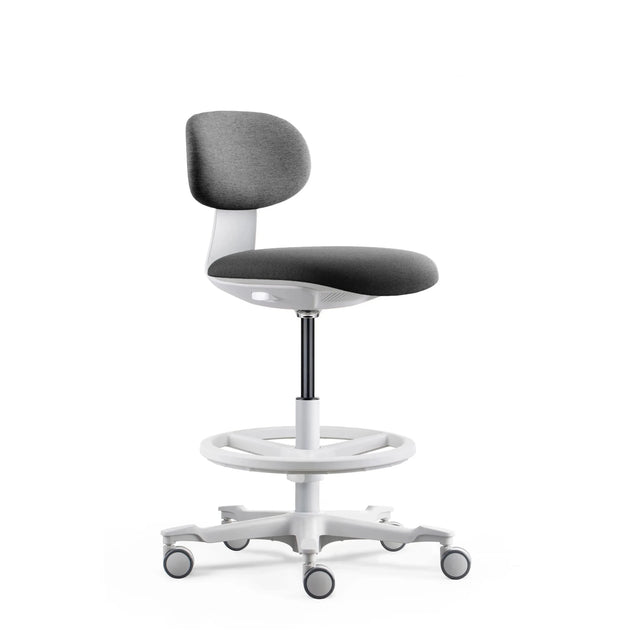 Arbetsstol WORK MF2 W i mörkgrå med vit stjärnfot och fotring från hjh OFFICE
